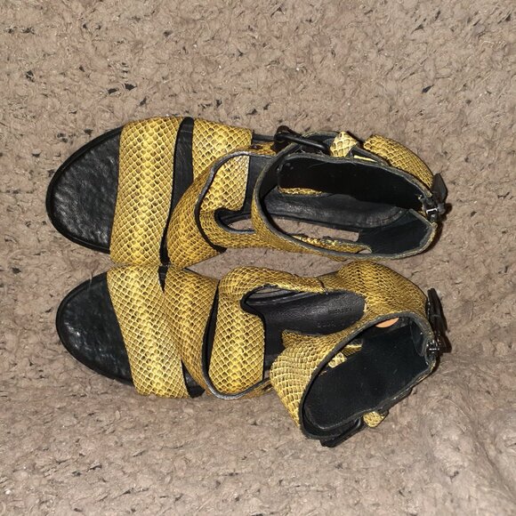 RAG & BONE-Yellow/Black Leather Python Print Sandals-Buckles-Sz 7-Near Mint - Picture 6 of 8